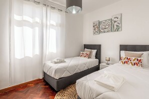 2 bedrooms, Internet, bed sheets - Serenity São Roque | Charming 2B House in Funchal (Funchal)