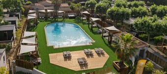 Cottage Friends 12p 6Bdrms AirCon ****