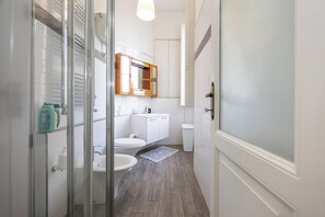 Shower, hair dryer, bidet, towels - MARINA Beachside Apartment in the center Ostia Rome (Lido di Ostia)