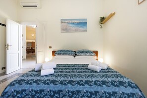 1 bedroom, iron/ironing board, internet, bed sheets - MARINA Beachside Apartment in the center Ostia Rome (Lido di Ostia)