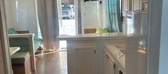 Bonefish: 2-bedroom house boat in serene Islamorada with AC