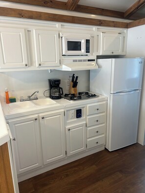 Private kitchen - Bonefish: 2-bedroom house boat in serene Islamorada with AC (Islamorada)