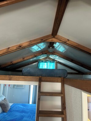 WiFi, bed sheets - Bonefish: 2-bedroom house boat in serene Islamorada with AC (Islamorada)