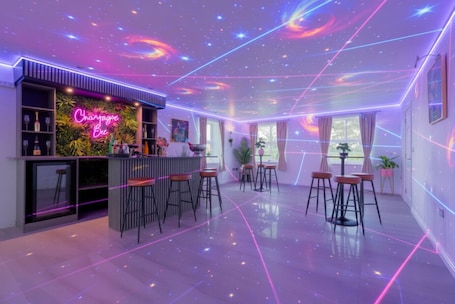 Bar (on property). Seaville Retreat - Sleeps 26, Hot Tub,