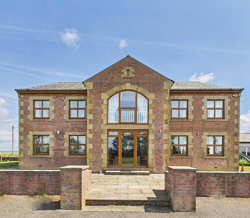 Seaville Retreat - Sleeps 26, Hot Tub,