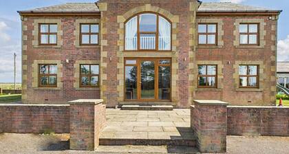 Seaville Retreat - Sleeps 26, Hot Tub,