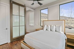5 bedrooms, WiFi, bed sheets - NEW! Easy East Village Ski Access | Hot Tub | 5BR (Daniel)