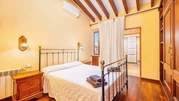 Silitysrauta/-lauta, Wi-Fi, vuodevaatteet