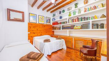 Silitysrauta/-lauta, Wi-Fi, vuodevaatteet