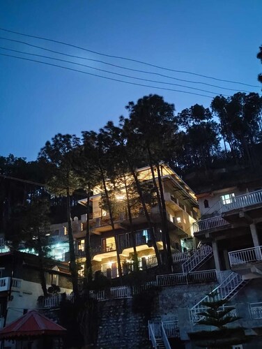 Valley View 1BHK near Solan, WiFi,Parking, Homestay for Couples, Workation Ready