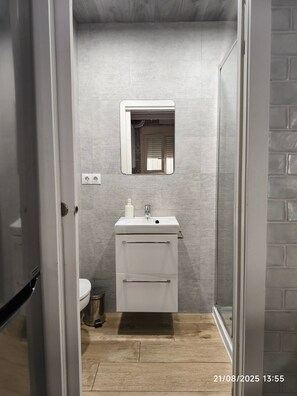 淋浴设施、吹风机、毛巾