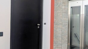 A black door with a metal handle and a small sign above it. - Private bedroom with ensuite bathroom in Colombo 5 (Colombo)