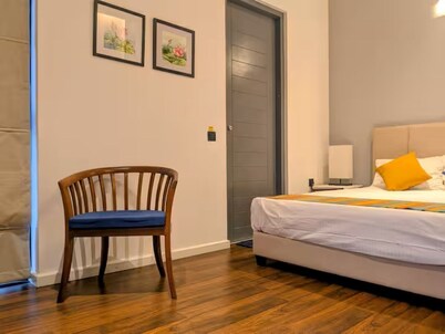 Private bedroom with ensuite bathroom in Colombo 5