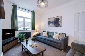 Een televisie en een kantoor