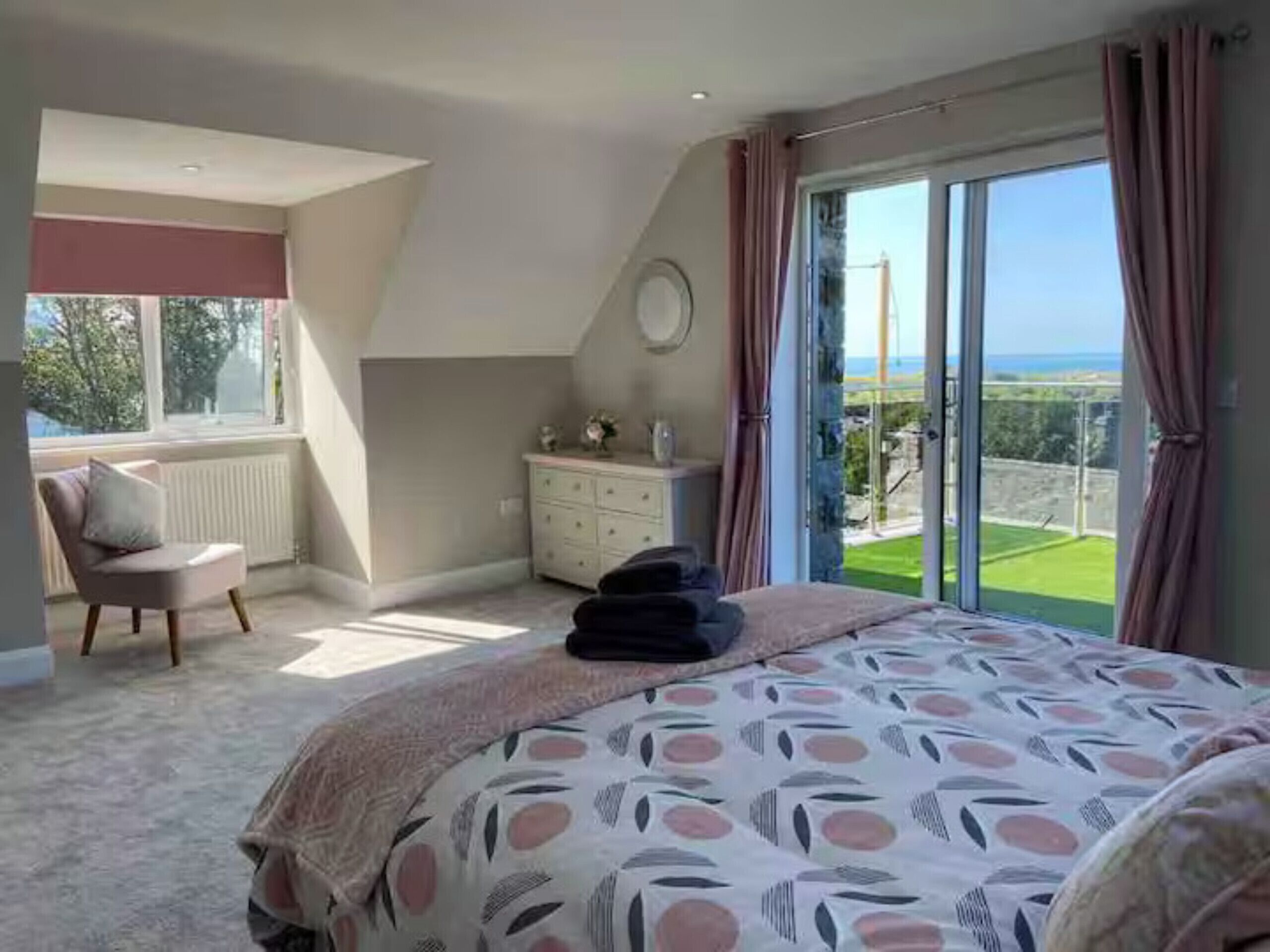 4 habitaciones, tabla de planchar con plancha y wifi gratis 