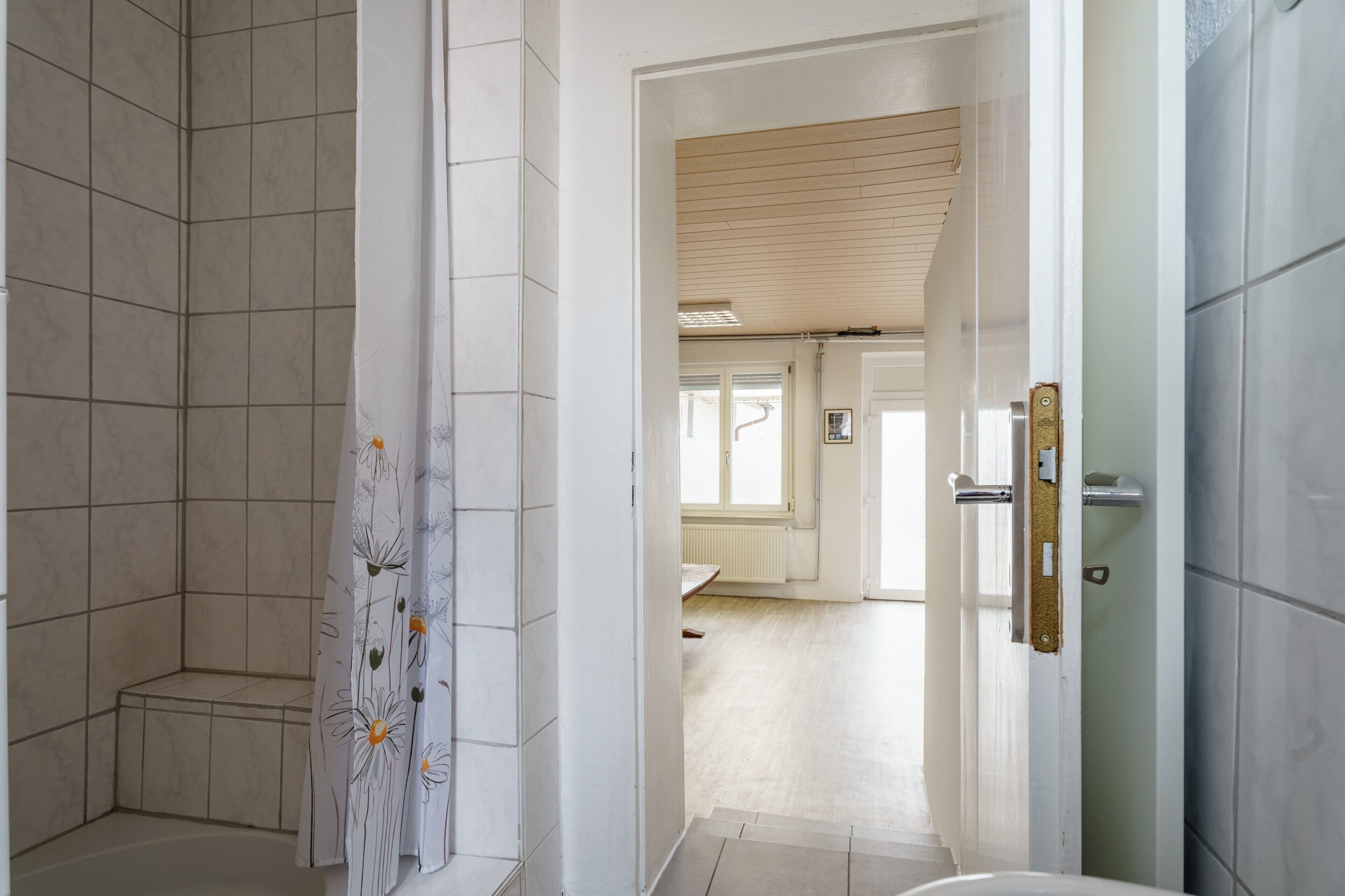 Een douche, handdoeken