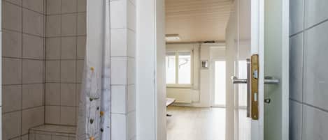Shower, towels