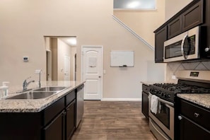 Microwave, oven, stovetop, dishwasher - A Peaceful, Toddler-Ready 4BR Home Near Austin (Austin)