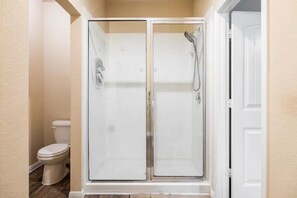 Dusche, Haartrockner, Bidet, Handtücher