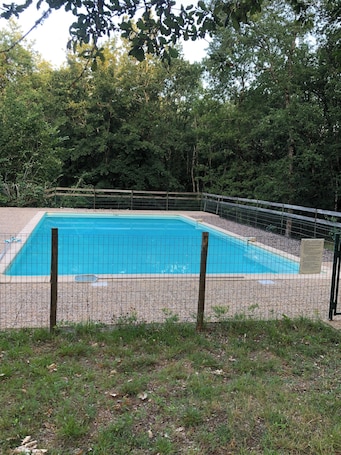 Pool. Gîte Le Lescot Au Coeur du Périgord Noir