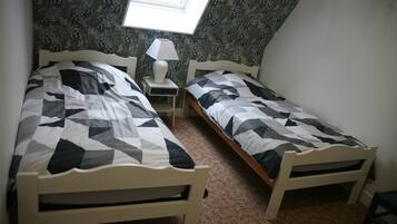 3 bedrooms, iron/ironing board, WiFi, bed sheets