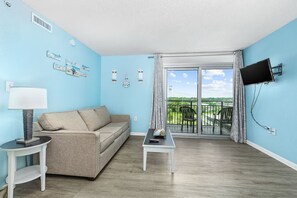 Living area - Cozy 1-bedroom condo in beautiful Myrtle Beach (Myrtle Beach)