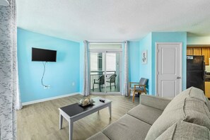 Living area - Cozy 1-bedroom condo in beautiful Myrtle Beach (Myrtle Beach)