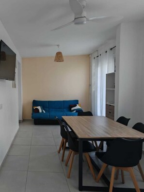 Dining - Comfortable new villa with large swimming pool - 3 air-conditioned bedrooms (Le Moule)
