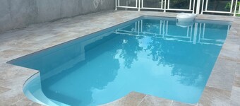Comfortable new villa with large swimming pool - 3 air-conditioned bedrooms