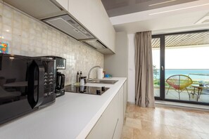 Microwave, oven, stovetop - 2-bedroom apartment in charming Olimp with AC and comfort (Olimp)