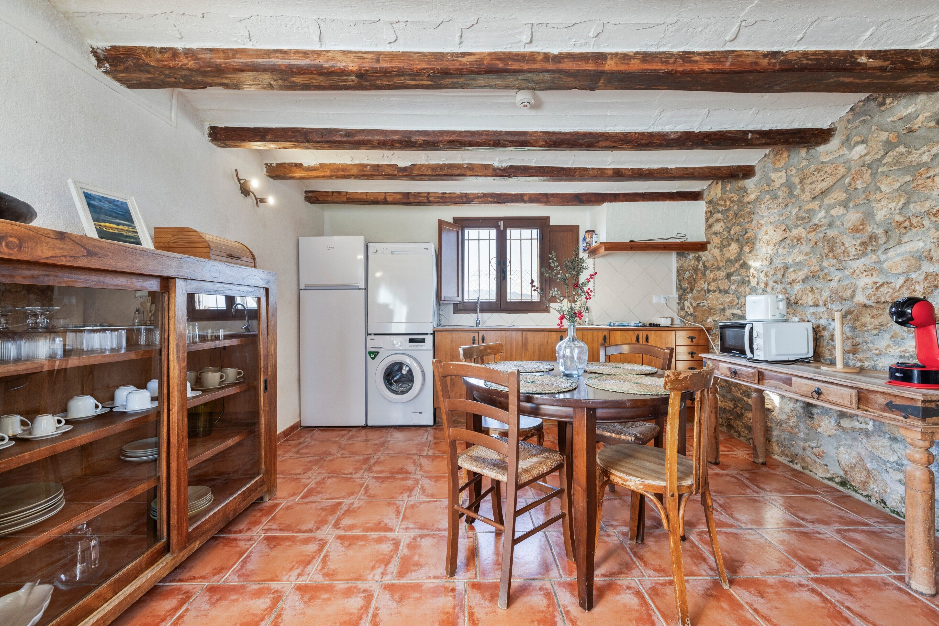 Refrigerador, microondas, placa de cocina, lavavajillas