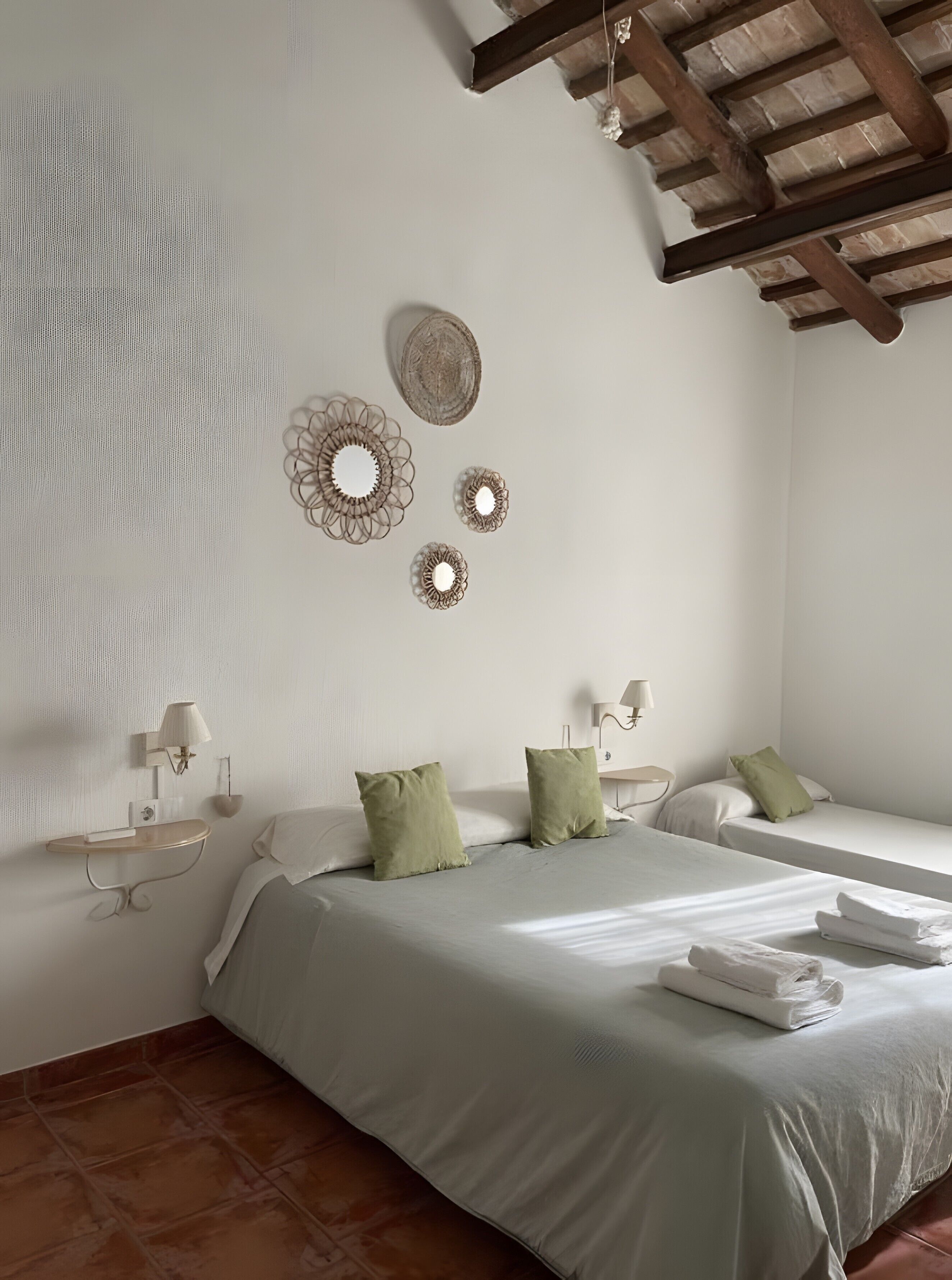 2 bedrooms, WiFi, bed sheets