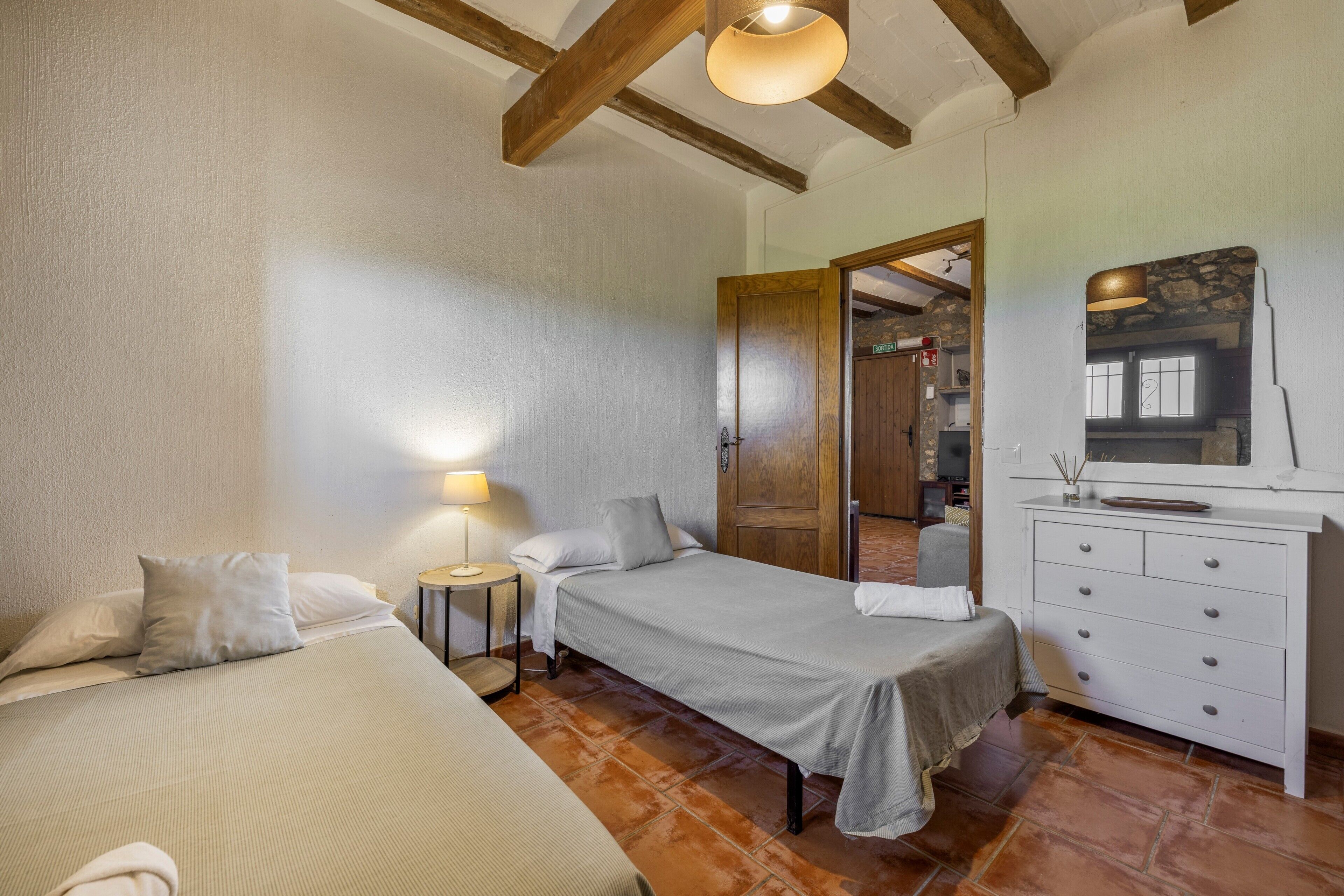 8 habitaciones, wifi y ropa de cama 
