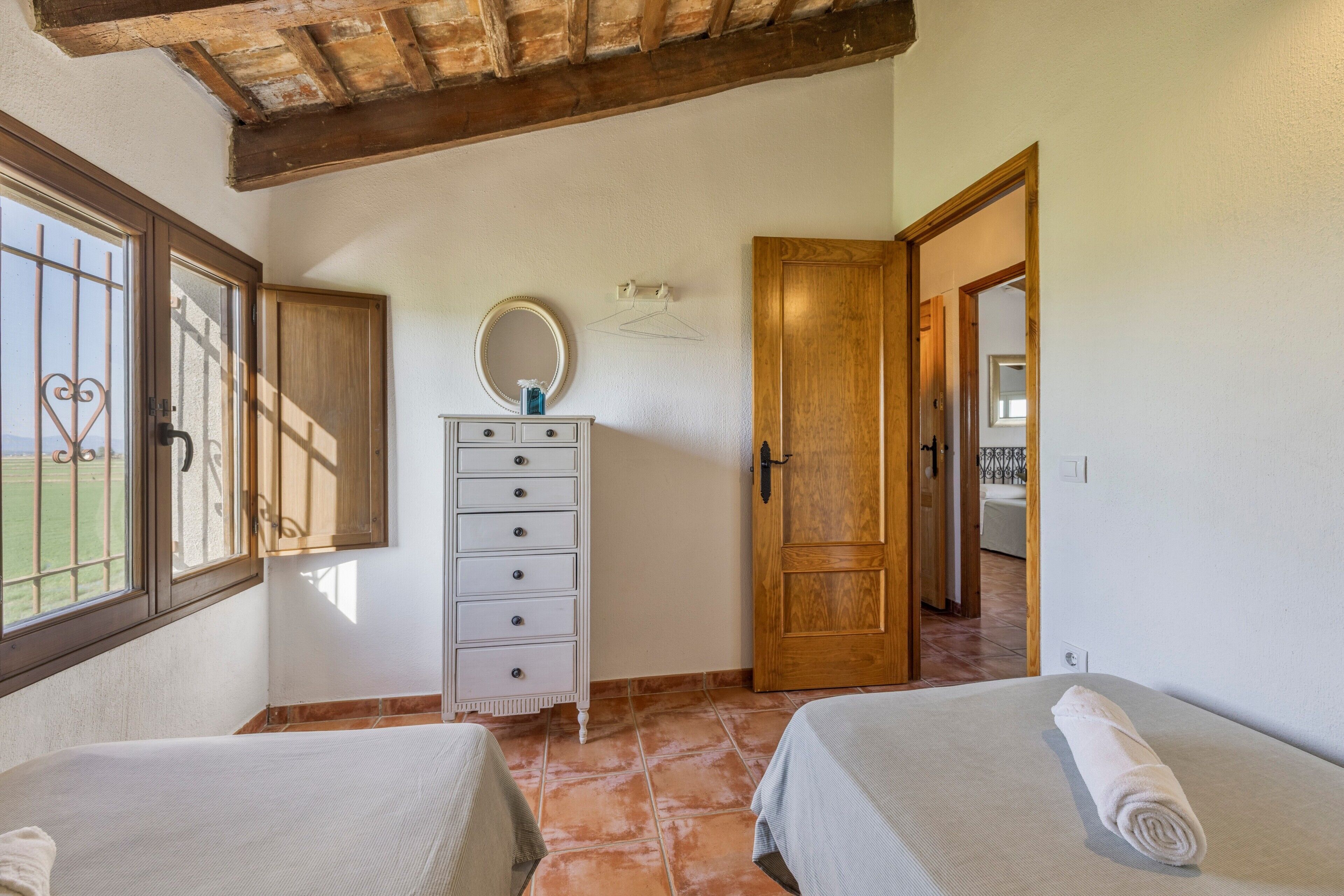 4 bedrooms, WiFi, bed sheets