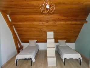 3 bedrooms, iron/ironing board, WiFi