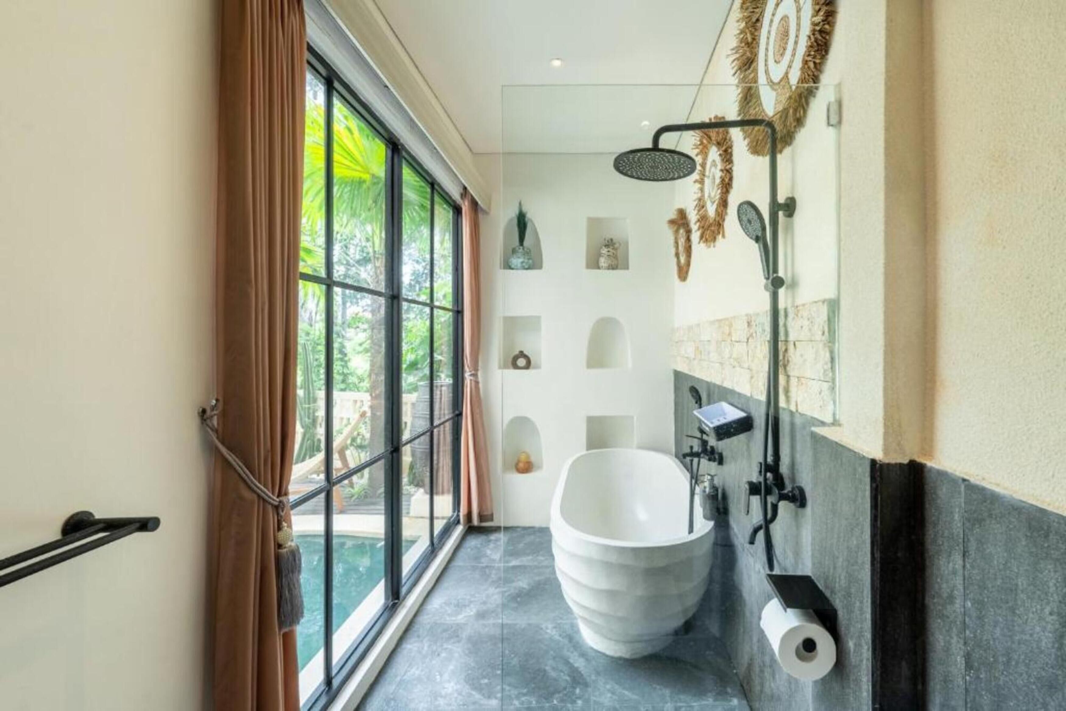 Deluxe-villa - terrasse - udsigt til pool | Badeværelse | Håndklæder, Sæbe, Shampoo, Toiletpapir