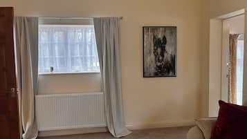 Cottage, Patio, Courtyard View | Living area