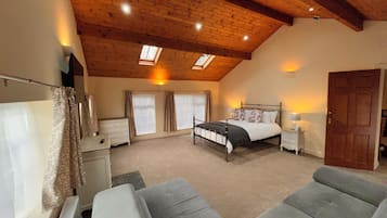 Cottage, Patio, Courtyard View | Iron/ironing board, free WiFi