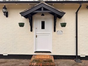 Front of property - Deandale Stays (Wilmslow)