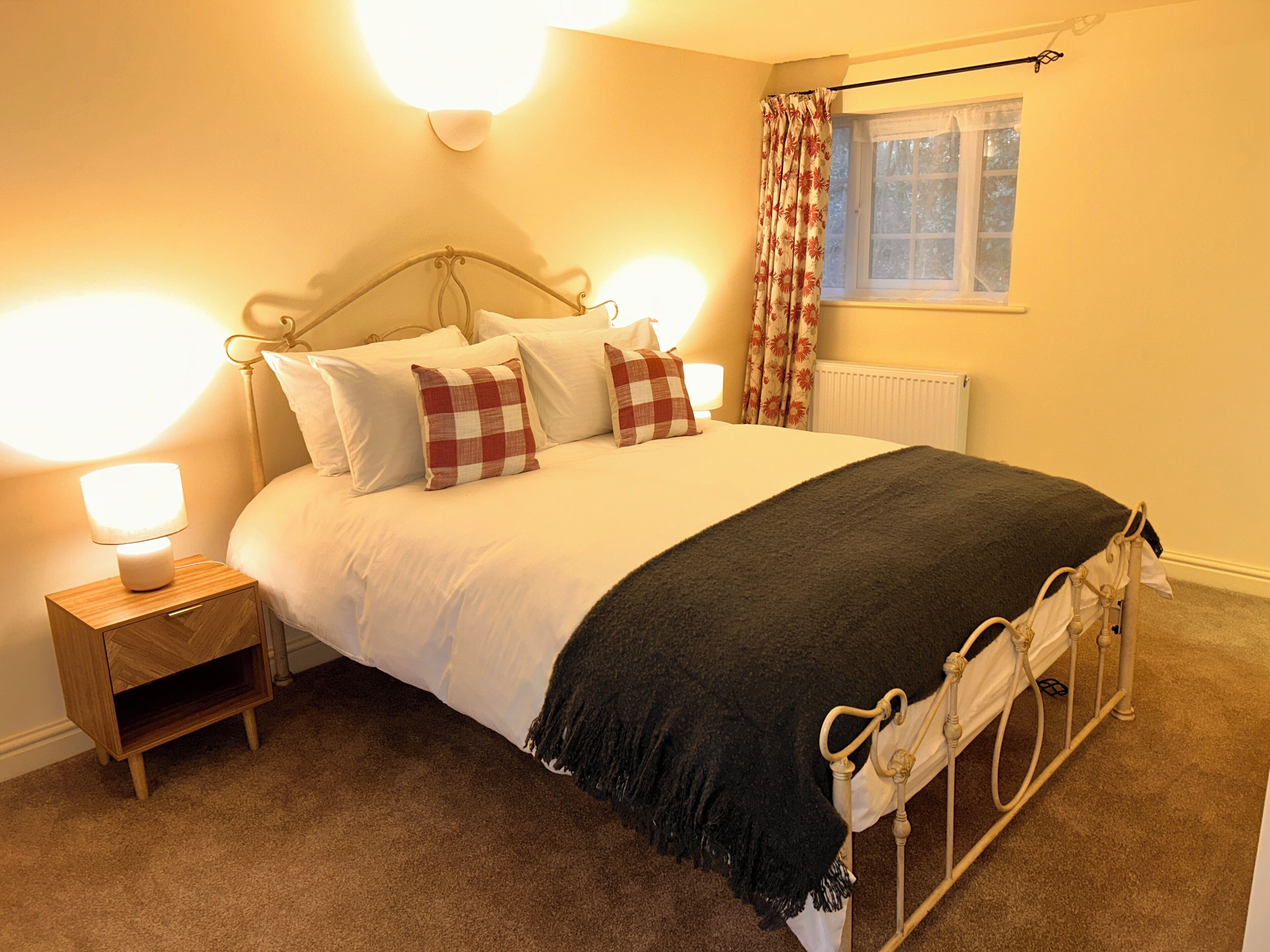 Double Room, Courtyard View | Iron/ironing board, free WiFi