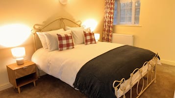 Double Room, Courtyard View | Iron/ironing board, free WiFi