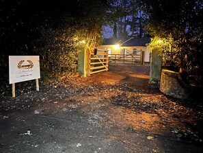 Property grounds - Deandale Stays (Wilmslow)