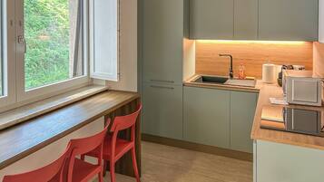 Apartment, Balcony | Private kitchen