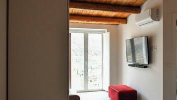 Apartment, Balcony | Living area