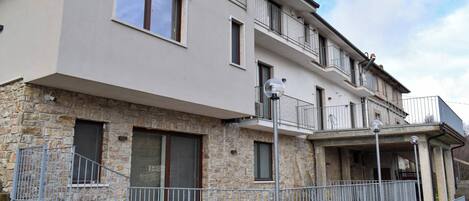 アパートメント バルコニー | 外観