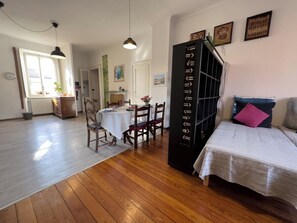 1 bedroom, iron/ironing board, Internet, bed sheets - The house on the harbor, Major: central, partial lake view, parchegggio (Mombello)