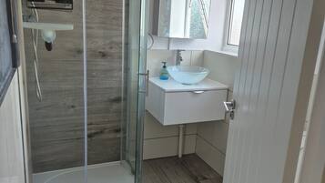 Shower, towels