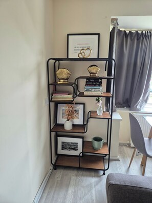 Interior - Charming Borehamwood Apartment With 2 Bedrooms (Borehamwood)