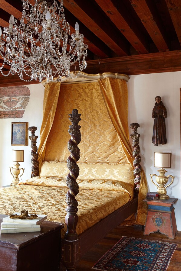 Ferros/tábuas de passar roupa, Wi-Fi, roupa de cama