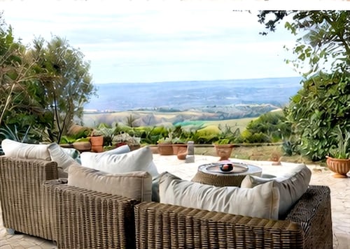 4BR Umbria Villa on 9 Private Acres - Pool, Jacuzzi, Sauna & AC